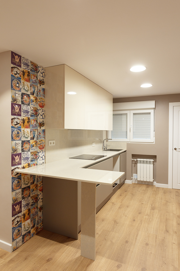 Cocina con un guiño a los surfistas de la casa