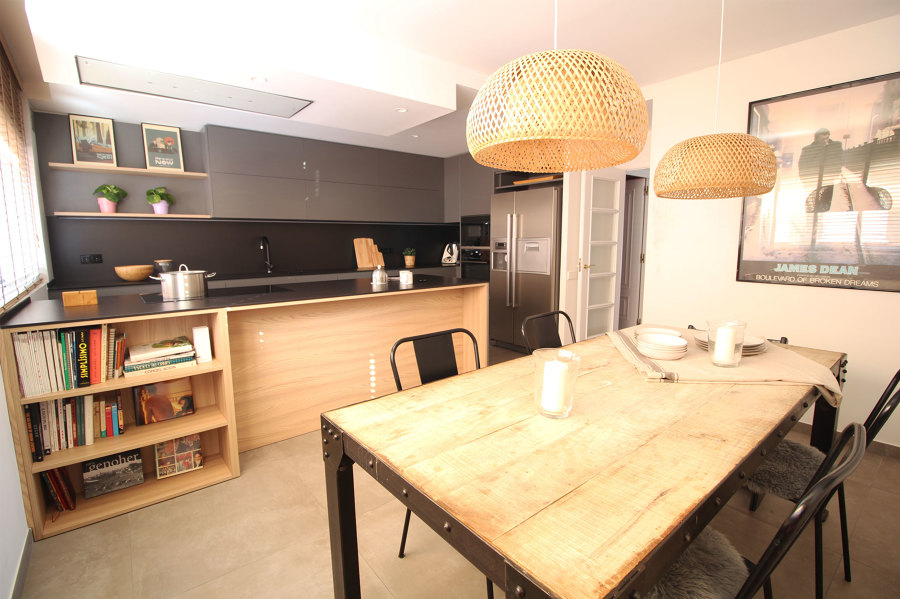 Cocina con zona de comedor