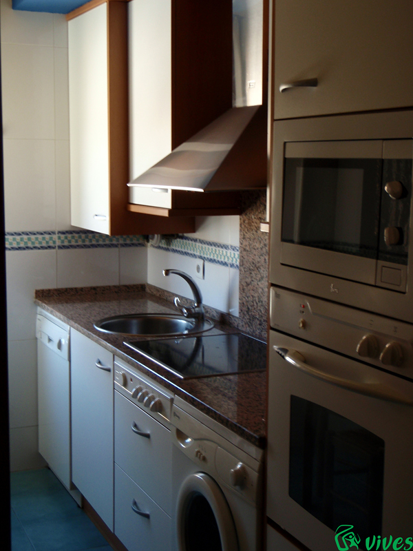 Cocina de piso diseñado para alquiler de promoción en Zaragoza