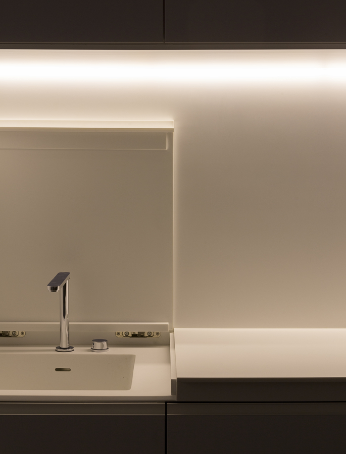 COCINA - DETALLE FREGADERO DE CORIAN