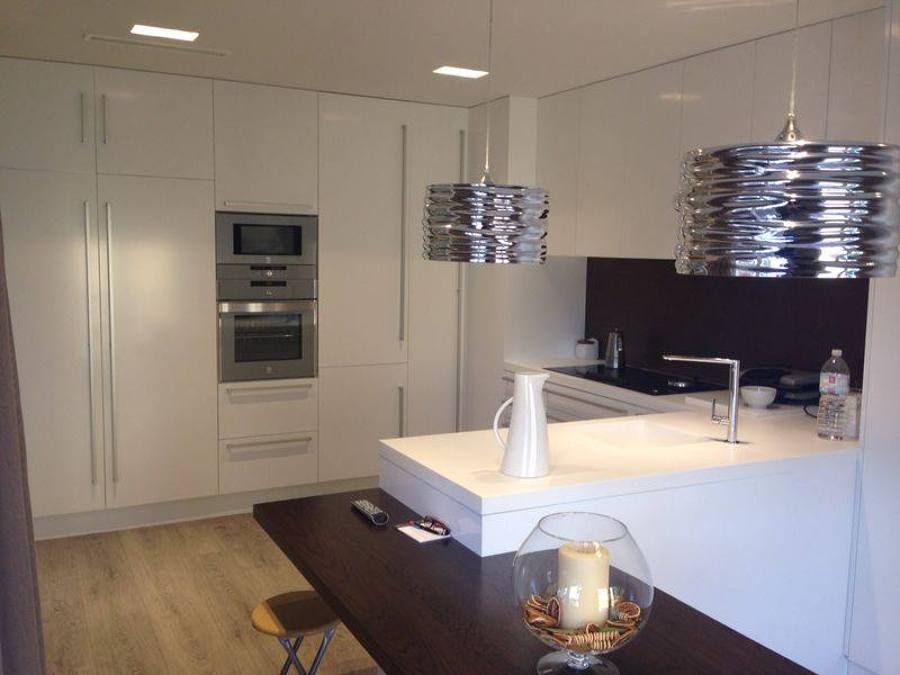 cocina en blanco brillo
