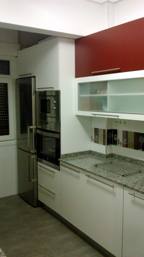 COCINA en LACA y FORMICA