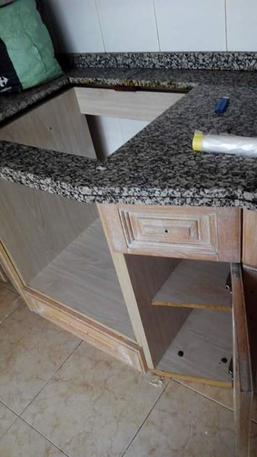 COCINA EN PROCESO DE LIMPIEZA