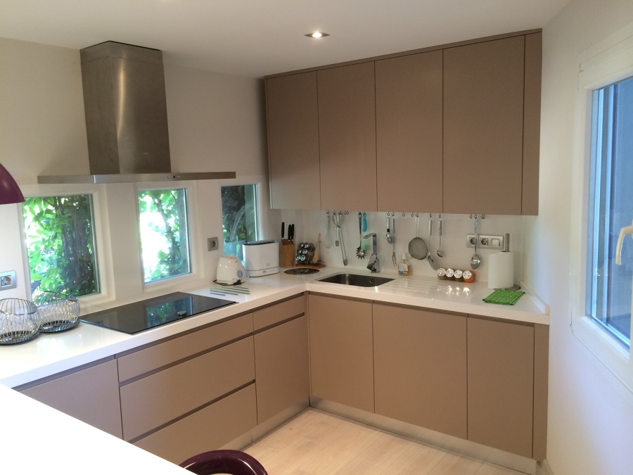 Cocina lacada a medida