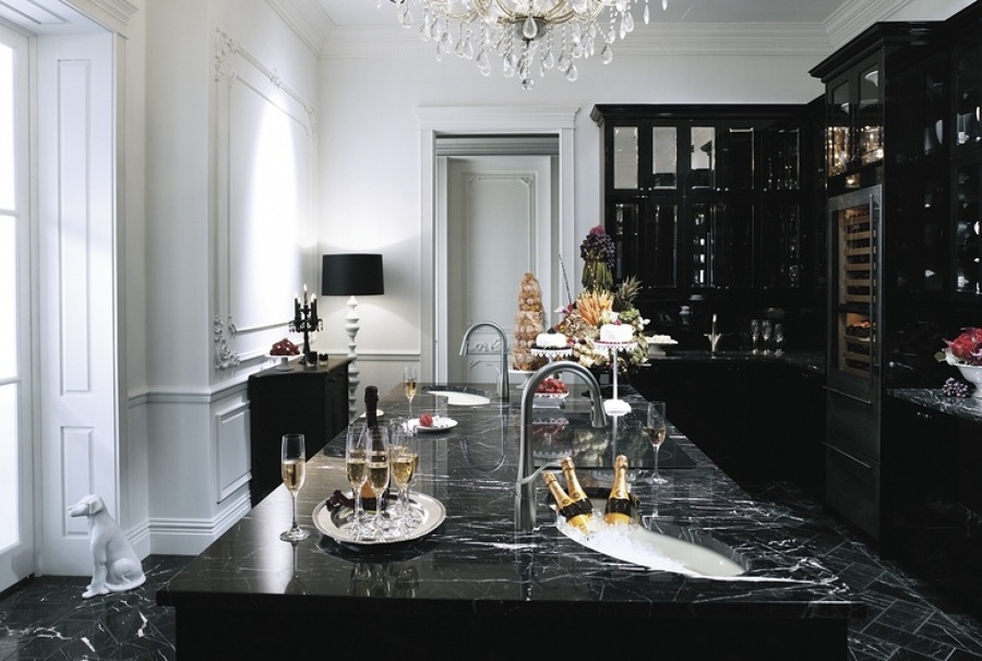 COCINA LUXURY EN NEGRO MARQUINA.