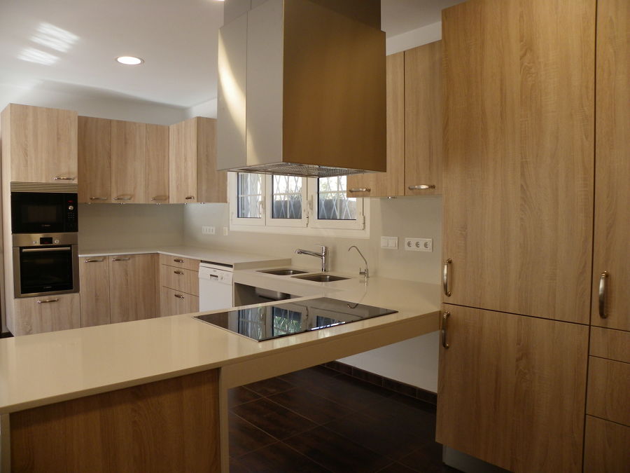 Cocina moderna adaptada a silla de ruedas