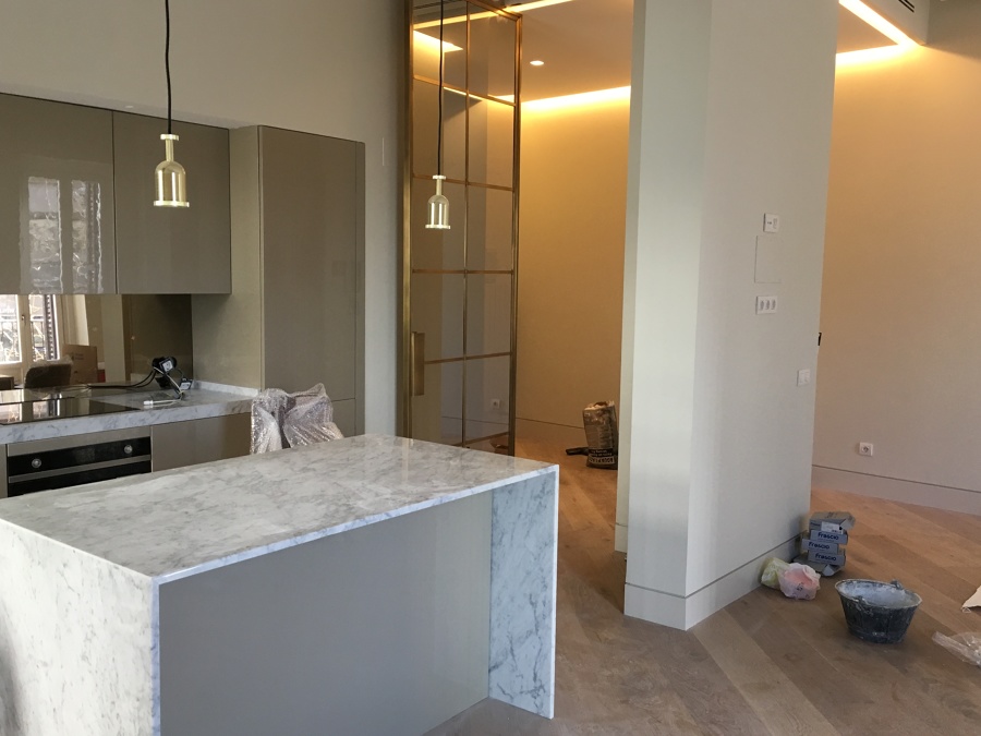 COCINA MONTADA SOBRE TARIMA