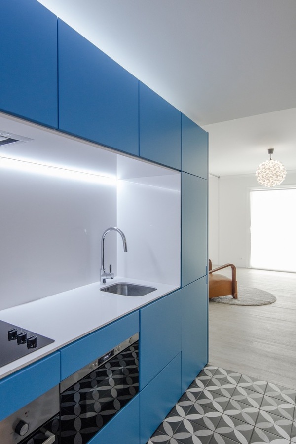 Cocina panelada azul 