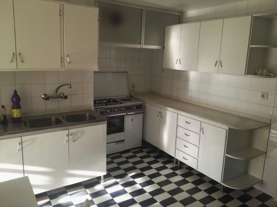 Cocina totalmente anticuada