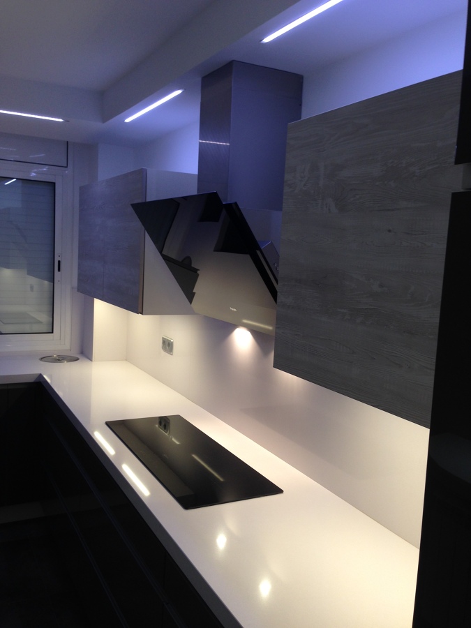 COCINAS CON ILUMINACION DECORATIVA