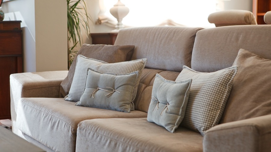 Cojines en el sofá: mayor confort