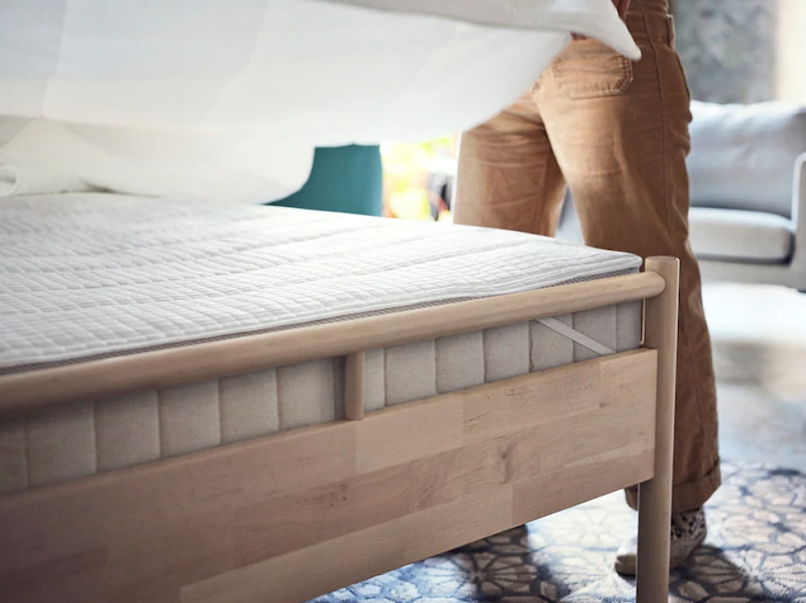 Colchón con protector o topper de IKEA