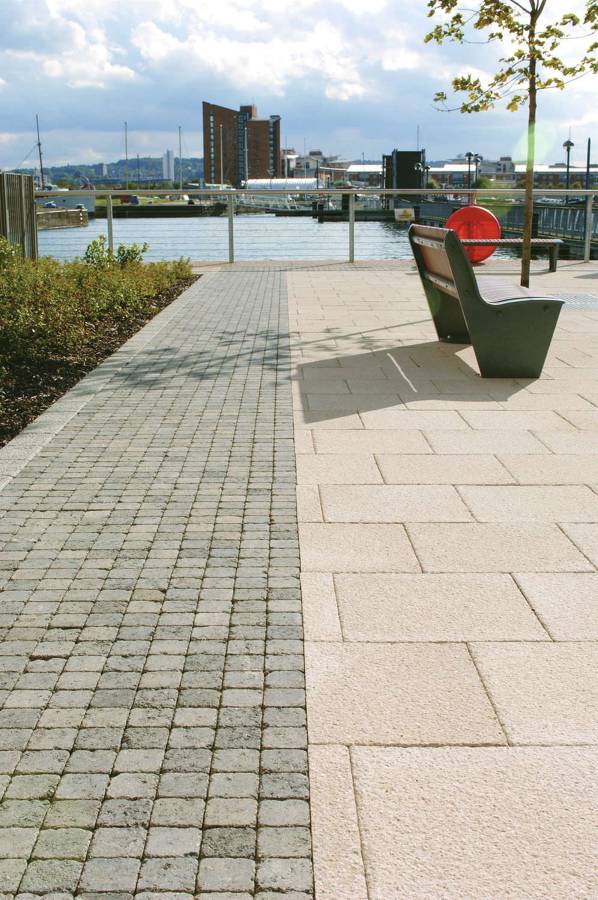 Colocación de adoquin y  en puerto