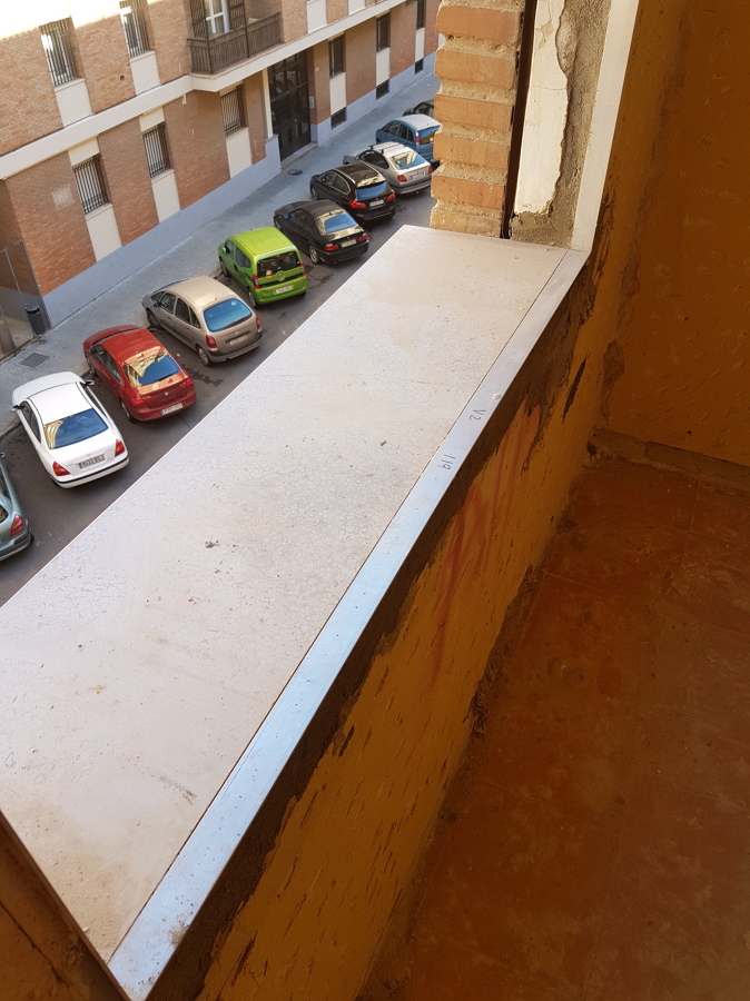 COLOCACIÓN DE ALFEIZARES DE PIEDRA CREMA SEVILLA