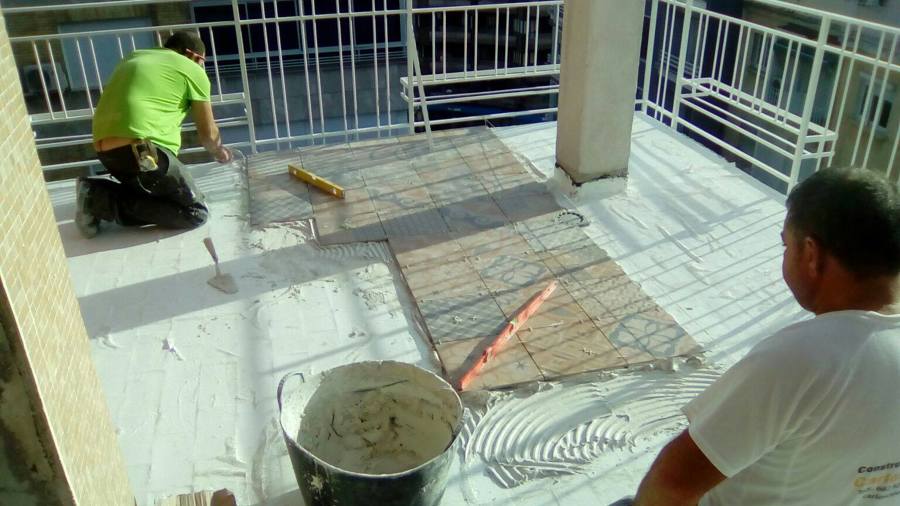 Colocación de baldosa en terrazas