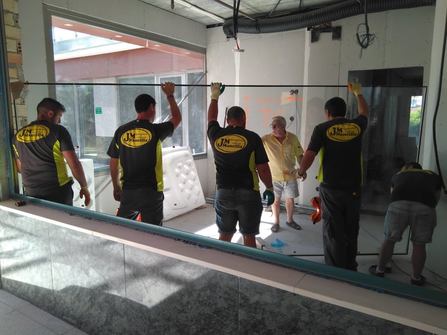 Colocación de cristales y marcos PVC