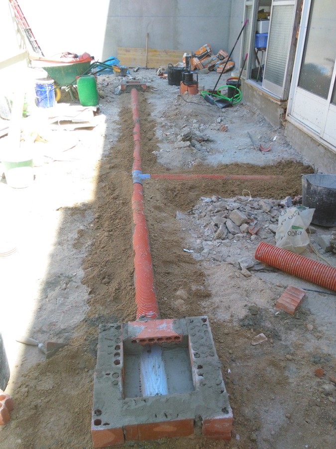 COLOCACION DE DESAGUES Y ARQUETAS NUEVAS