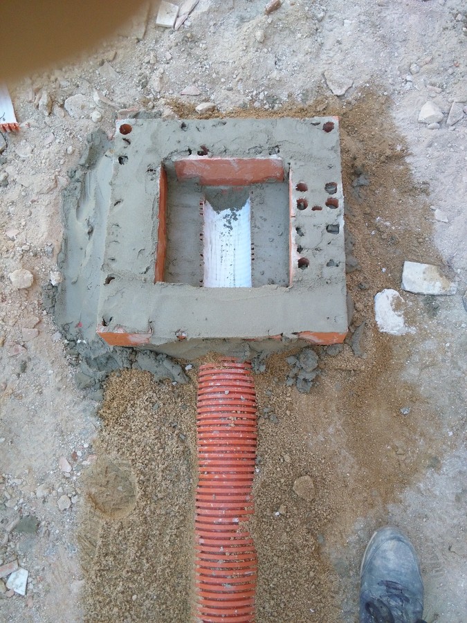 COLOCACION DE DESAGUES Y ARQUETAS NUEVAS