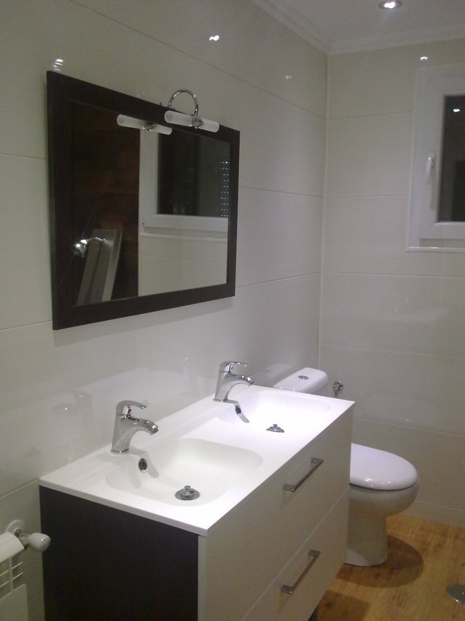 Colocación de espejo y luz de espejo