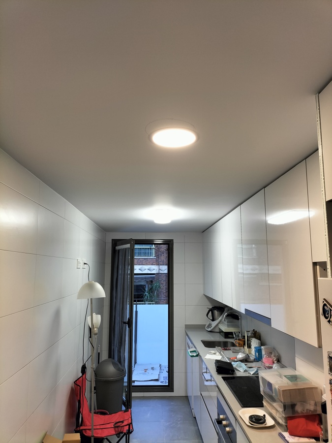 Colocación de luminarias LED downlight en cocina