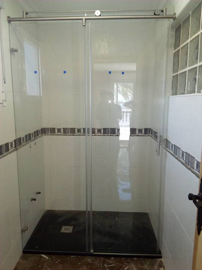 COLOCACION DE MAMPARA DE DUCHA