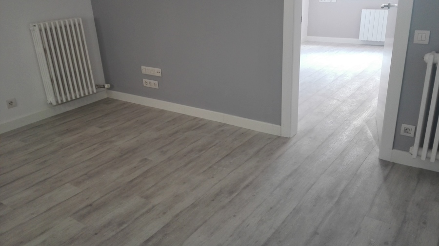 colocación de parquet, puerta sistema Krona,pintura de paredes,techos,zócalos