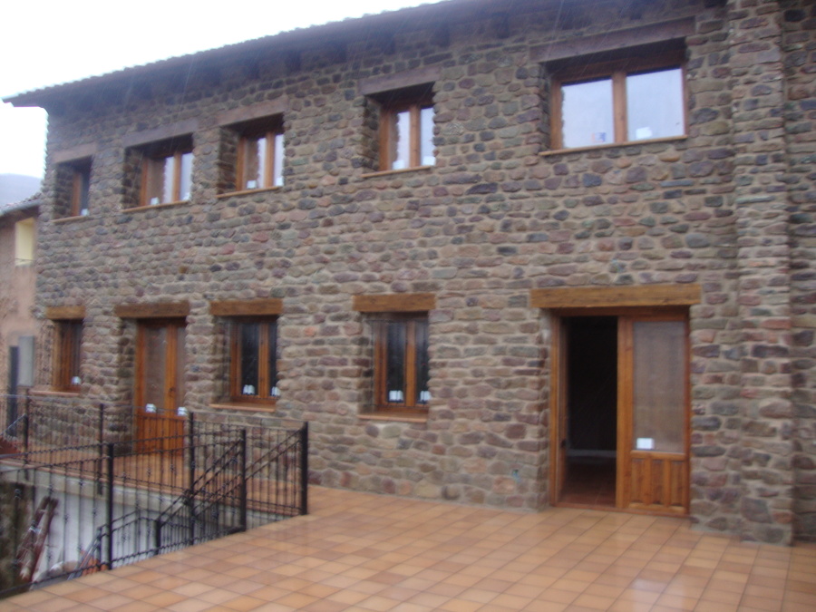 COLOCACION DE PIEDRA EN LA FACHADA 