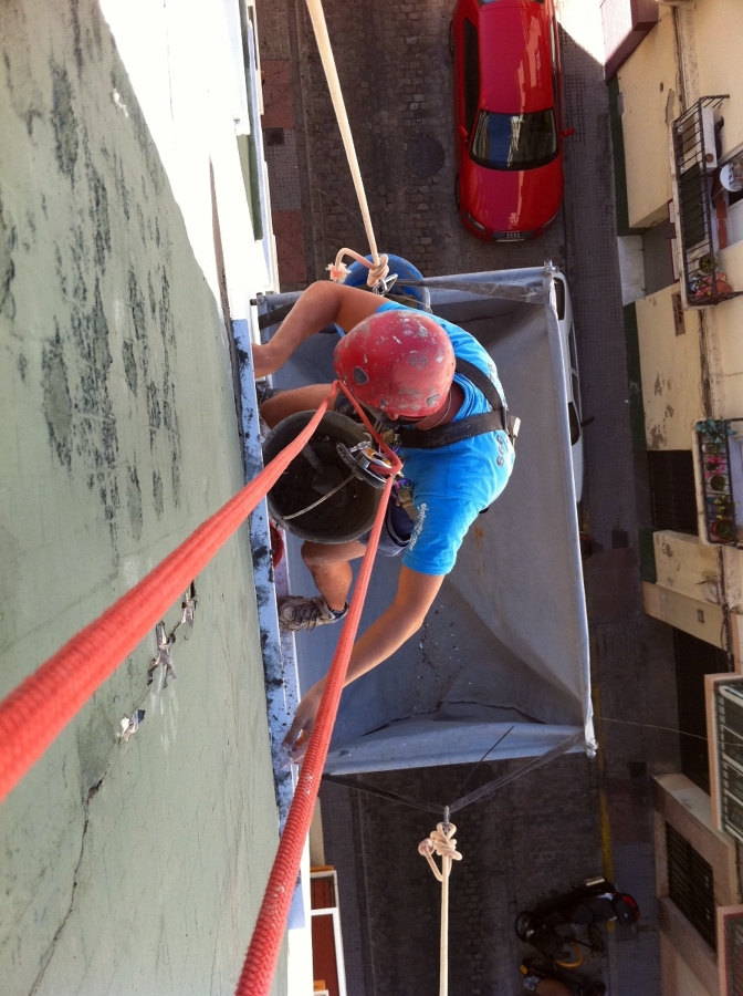 Colocación de placa en ventana
