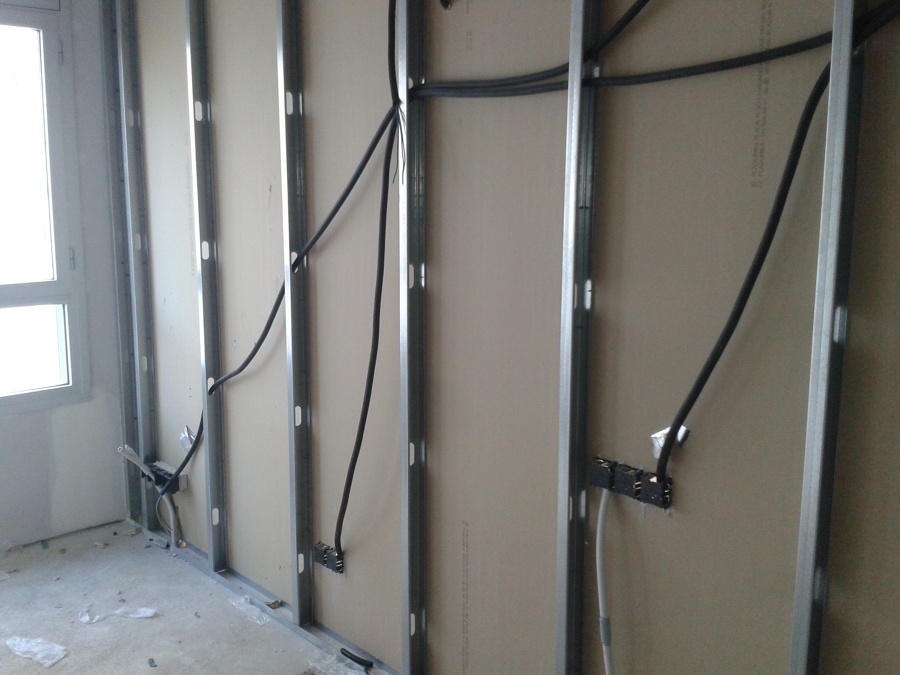 COLOCACION DE PLADUR Y ELECTRICIDAT