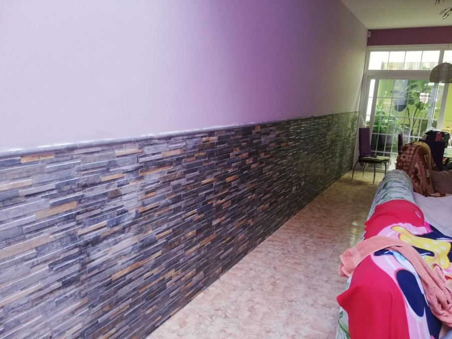 Colocación de plaquetas en pared