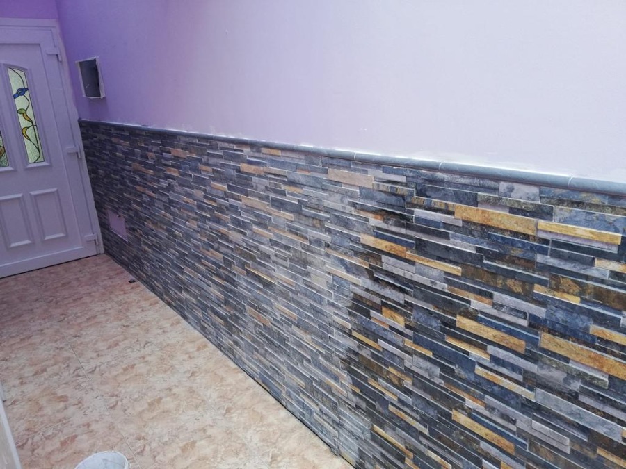 Colocación de plaquetas en pared