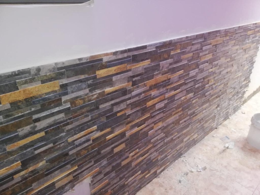 Colocación de plaquetas en pared