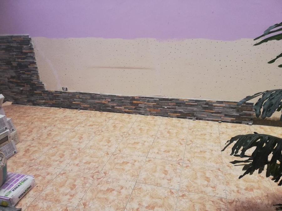 Colocación de plaquetas en pared