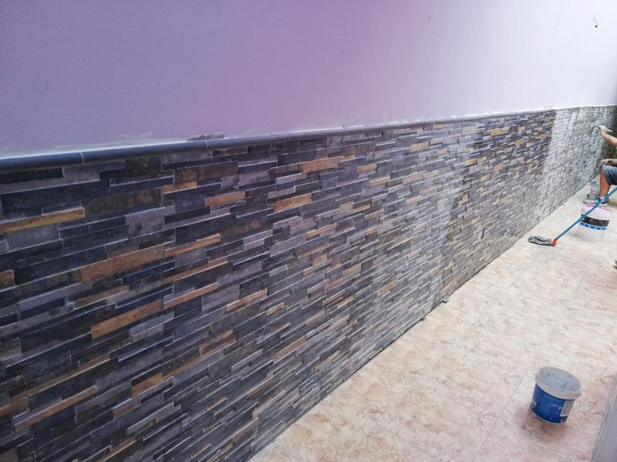 Colocación de plaquetas en pared