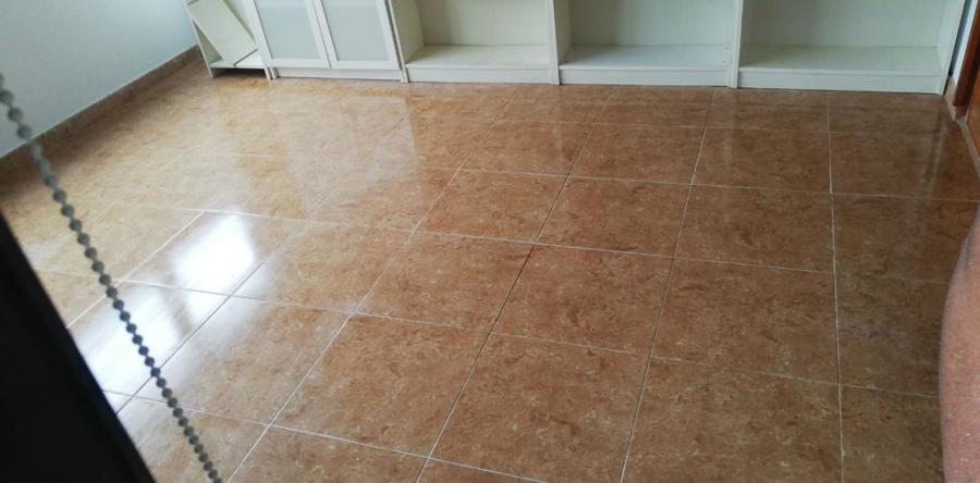 Colocación de plaquetas en piso