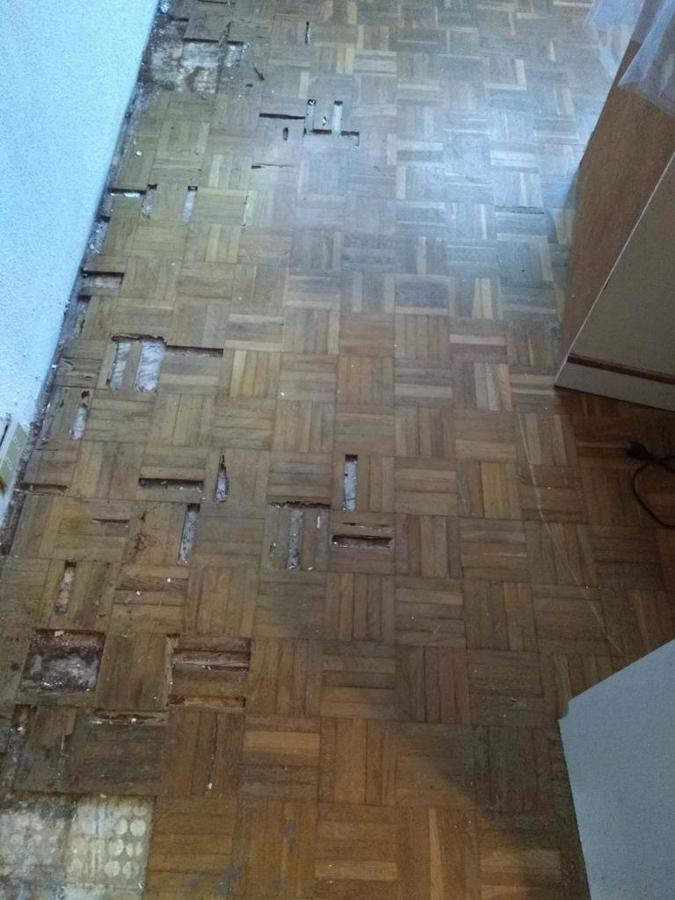 Colocación de plaquetas en piso
