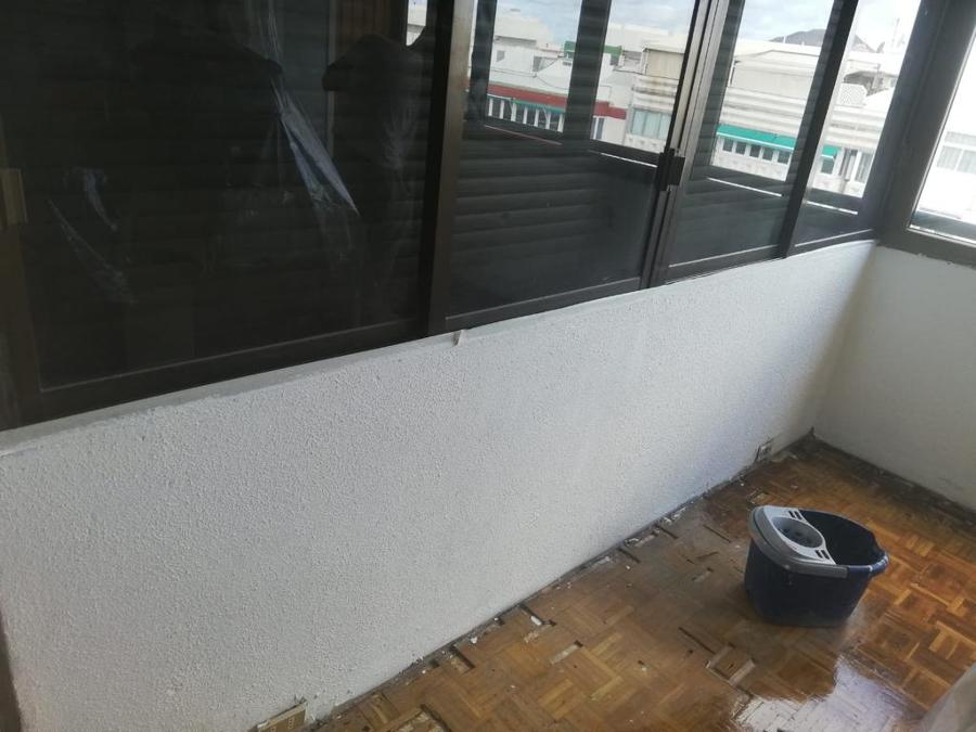 Colocación de plaquetas en piso