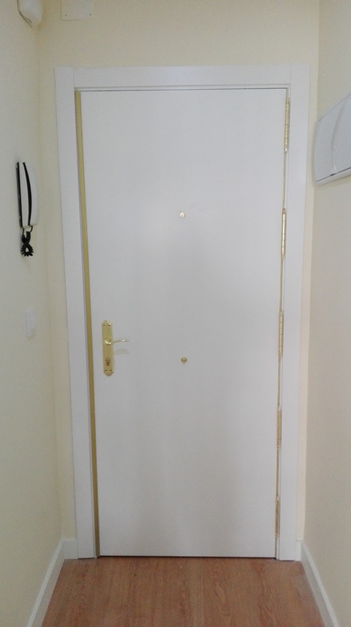 Colocación de puerta blindada