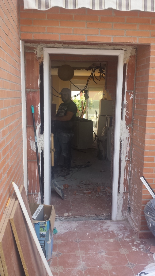 colocación de puerta de entrada