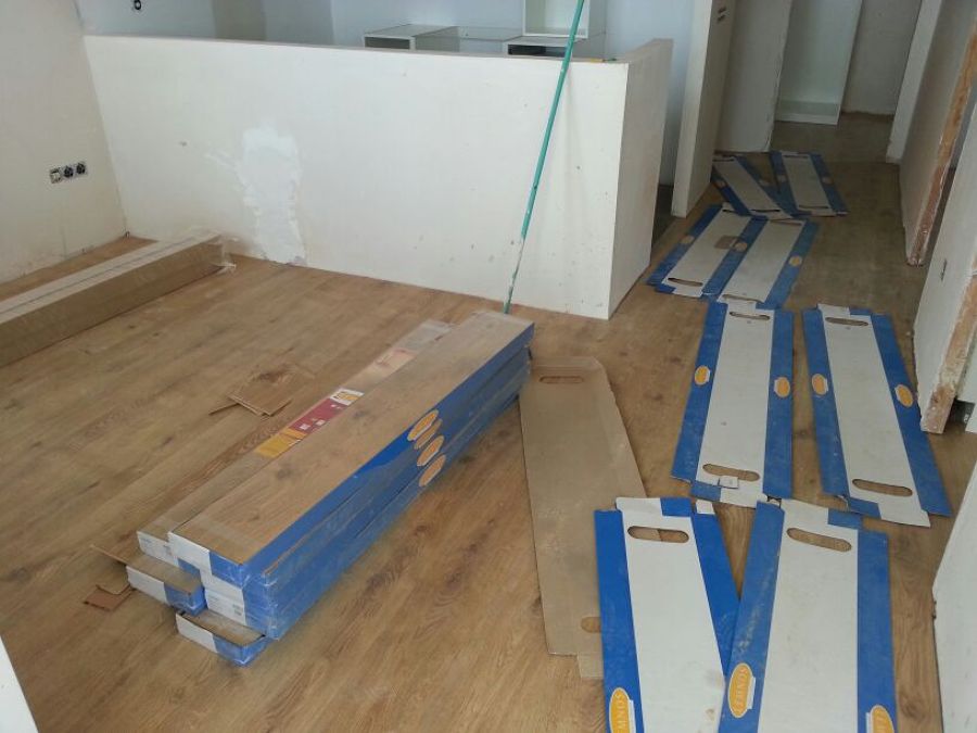 colocación de tarima en apartamento