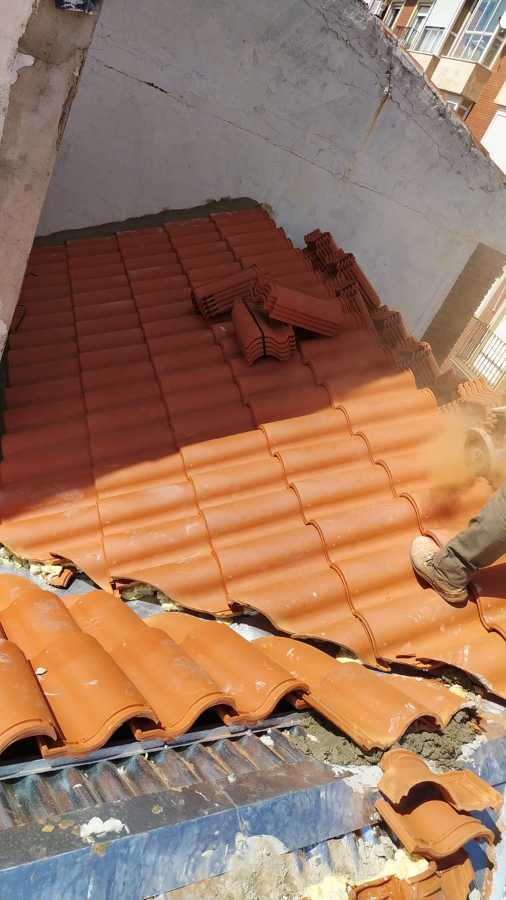 colocación de teja mixta roja
