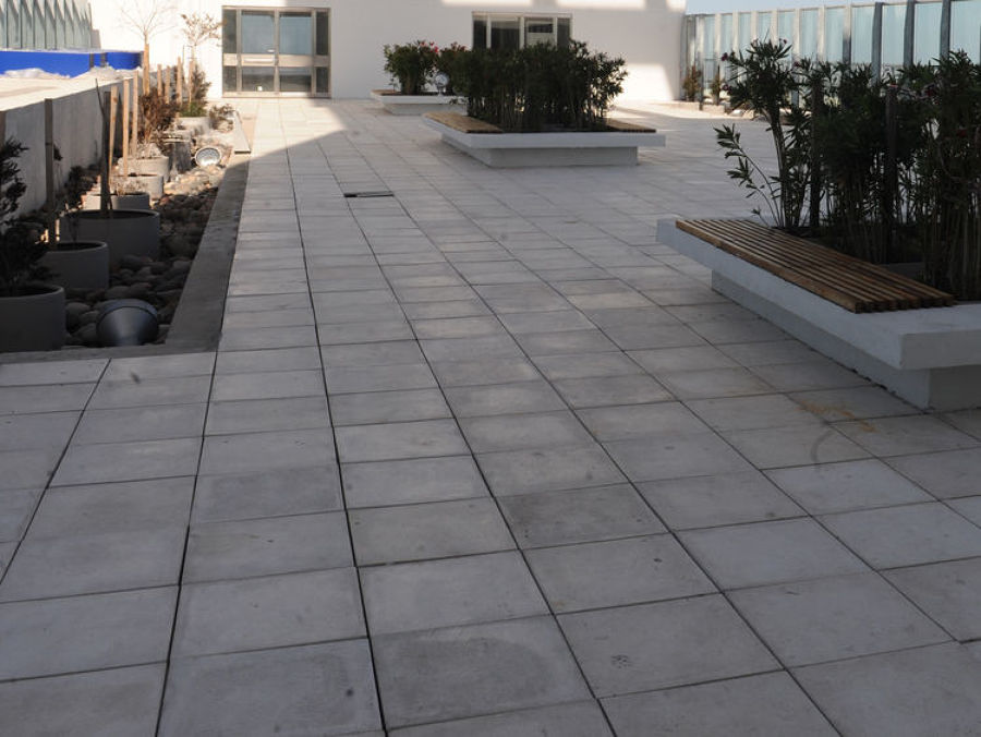 Colocación de terrazo y bordillos paseo