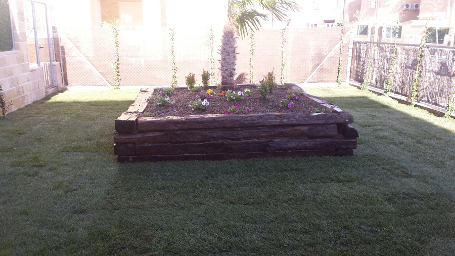 COLOCACION DE TRAVIESAS Y PLANTAS