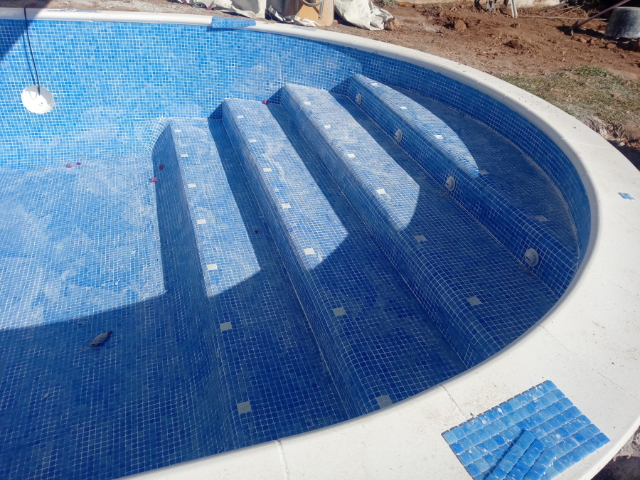 Colocación del revestimiento de gresite.