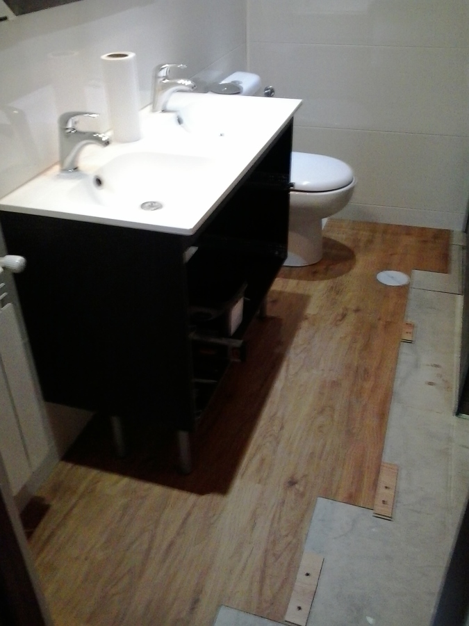 Colocación del suelo vinílico.