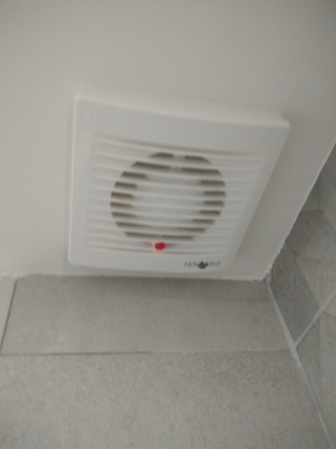Colocación extractor en baño