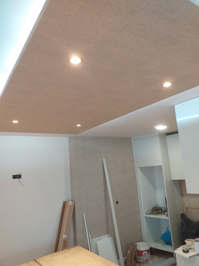 Colocacion papel en falso techo decorativo