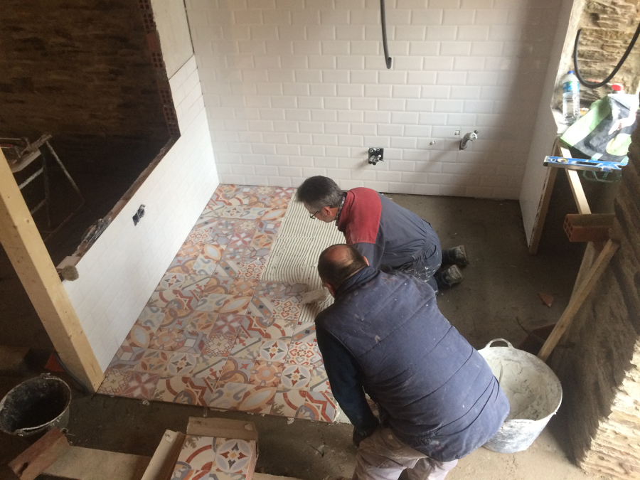 COLOCACION PLAQUETA RUSTICA EN COCINA