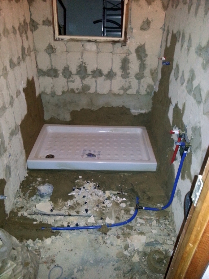 Colocación plato de ducha e instalaciones
