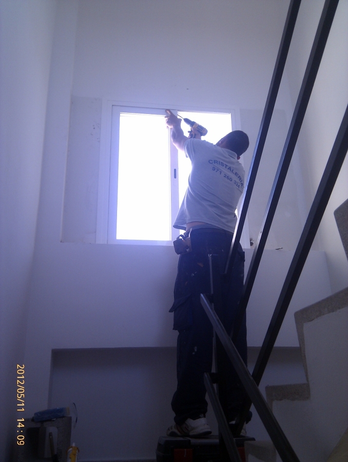 COLOCANDO LAS NUEVAS VENTANAS